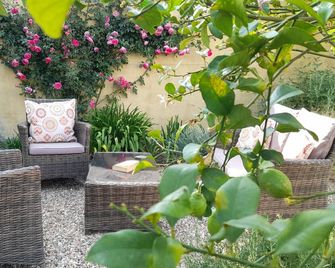 Girasole Boutique B&B - Riola Sardo - Patio
