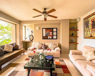 Villas Altas Mismaloya Pent House 3 Bedroom Ocean & Beach Views - Mismaloya - Sala de estar