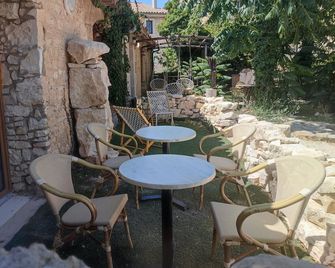 A 2 pas des Étangs, Calme et Spacieux Bienvenue a Peyriac de mer - Peyriac-de-Mer - Patio