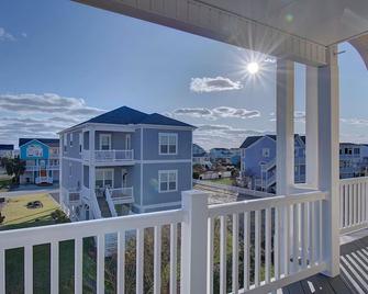 Spacious family home with private beachfront pool and clubhouse - Supply - Balcón