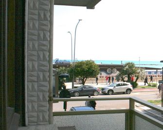 Galilei Apartment Pescara - Pescara - Balkon