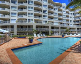 Kirra Beach Apartments - Coolangatta - Pool