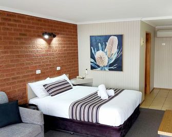 Country Mile Motor Inn - Forbes - Bedroom