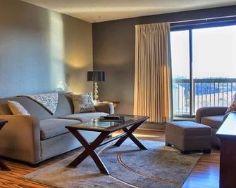 Hallmark Place - Saskatoon - Living room