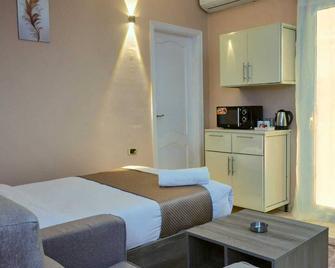 Roadhouse New Cairo Residence - Cairo - Camera da letto
