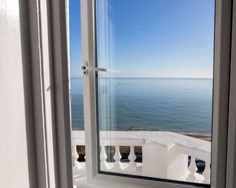 The Halcyon - Eastbourne - Balcony