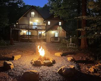 New Spacious Tri-Level Chalet By Kalahari! Weekend Promo - Pocono Summit