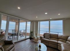 Oceanfront Condominiums with Private Beach Access - Tijuana - Living room