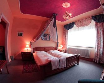 Hotel Restaurant Zum Postillion - Soltau - Slaapkamer