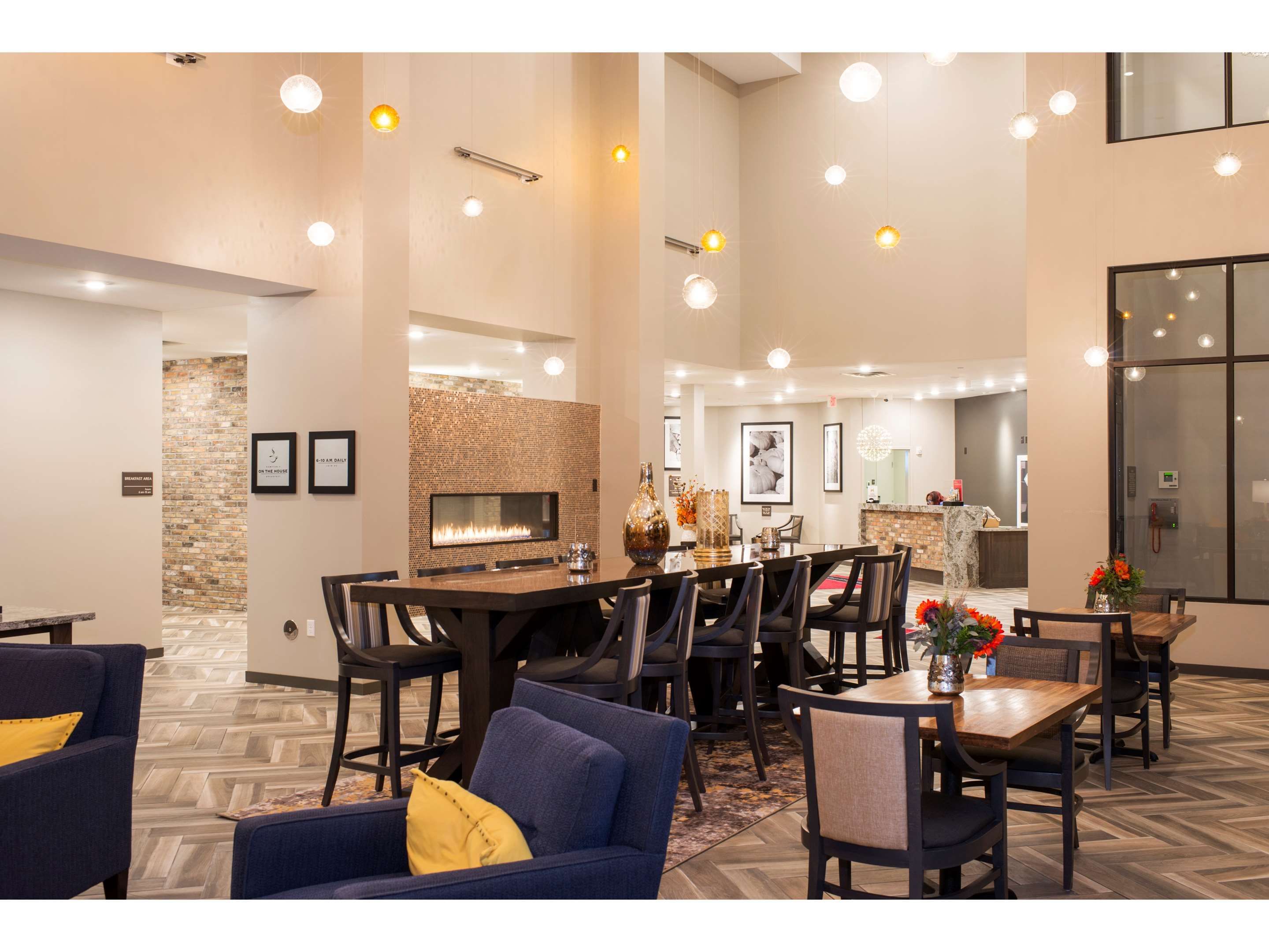 Hampton Inn & Suites Minneapolis University Area thumbnail 3