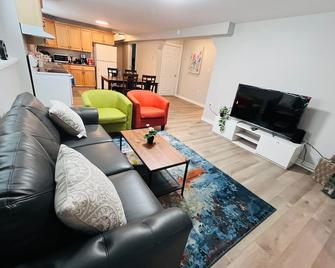 Beautiful 3 bedroom private basement suite in Dartmouth! - Dartmouth - Living room