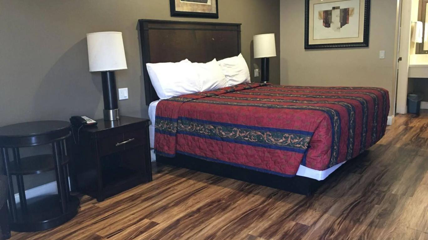 The Anaheim Lodge