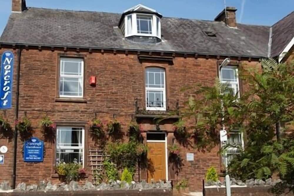 نور كروفت جيست هاوس - بنريث - مبنى