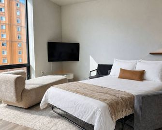 East Side Luxury 1BR Apt - Near Brady St with Balcony and Lounge - 密爾沃基