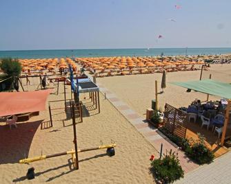 Hotel Cesare - Giulianova - Pláž