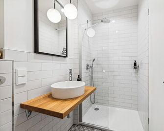 Limehome Bamberg Maximiliansplatz - Bamberg - Bathroom