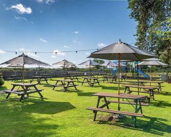 Beaulieu Hotel - Brockenhurst - Innenhof