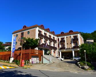 Songwol Park - Sokcho - Building