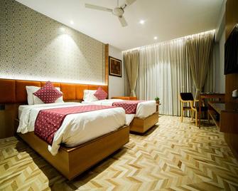 Hotel Surya, Kaiser Palace - Varanasi - Yatak Odası