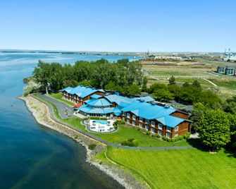 River Lodge and Cabins - Boardman - Building