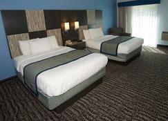 One Room Suite With 2 Queen Beds at Sandwich Lodge & Resort - Sandwich - Sypialnia
