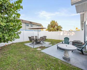 Tropical Tranquility In South Hutchinson Beach - Fort Pierce - Patio