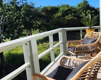 Island Breeze #6 AC and wifi clost to everything - Crawfish Rock - Balkon