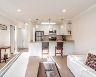 The Grove- Parking, Gym and BBQ grill - Belmont - Kitchen