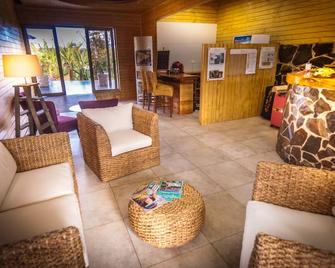 Easter Island Eco Lodge - Hanga Roa - Sala de estar