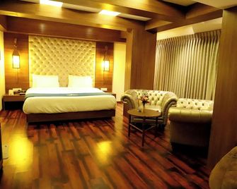 Hotel Reyansh Grand - Boisar - Bedroom