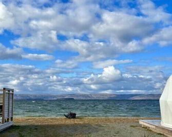 Dome 5 · Luxury Lakeside Dome Experience Private Hot Tub - West Bay