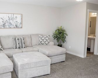 Idaho Falls Cozy Townhome Getaway Suites #1 - Idaho Falls - Wohnzimmer