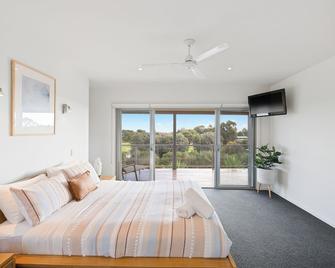 Saltwater Breeze Retreat - Cowes - Bedroom