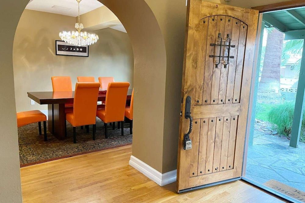 Palm Springs Oasis! Private, spacious, pool, spa, sauna shower! - פאלם ספירנגס - חדר אוכל