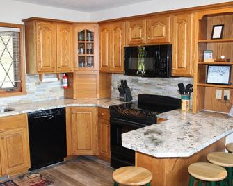 Four Seasons Lodge - Ski In/Out - 5 Bdr. - Closest to Lift ! - Clymer - Kitchen