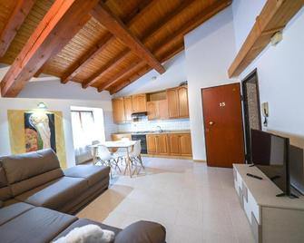 Family Retreat - Riva del Garda - Living room