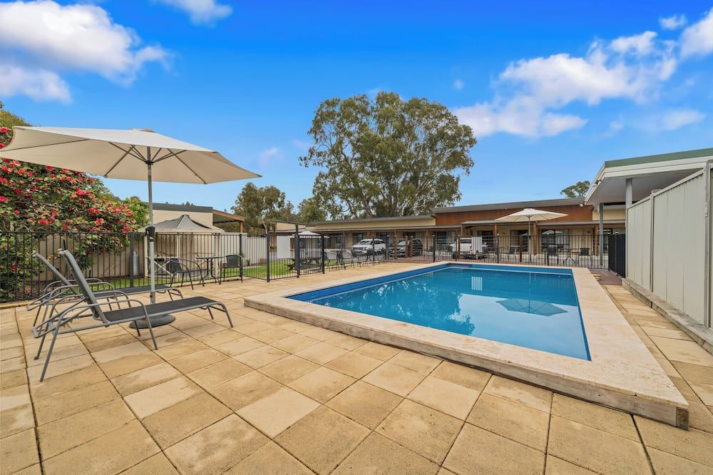 New Crossing Place Motel & Apartments