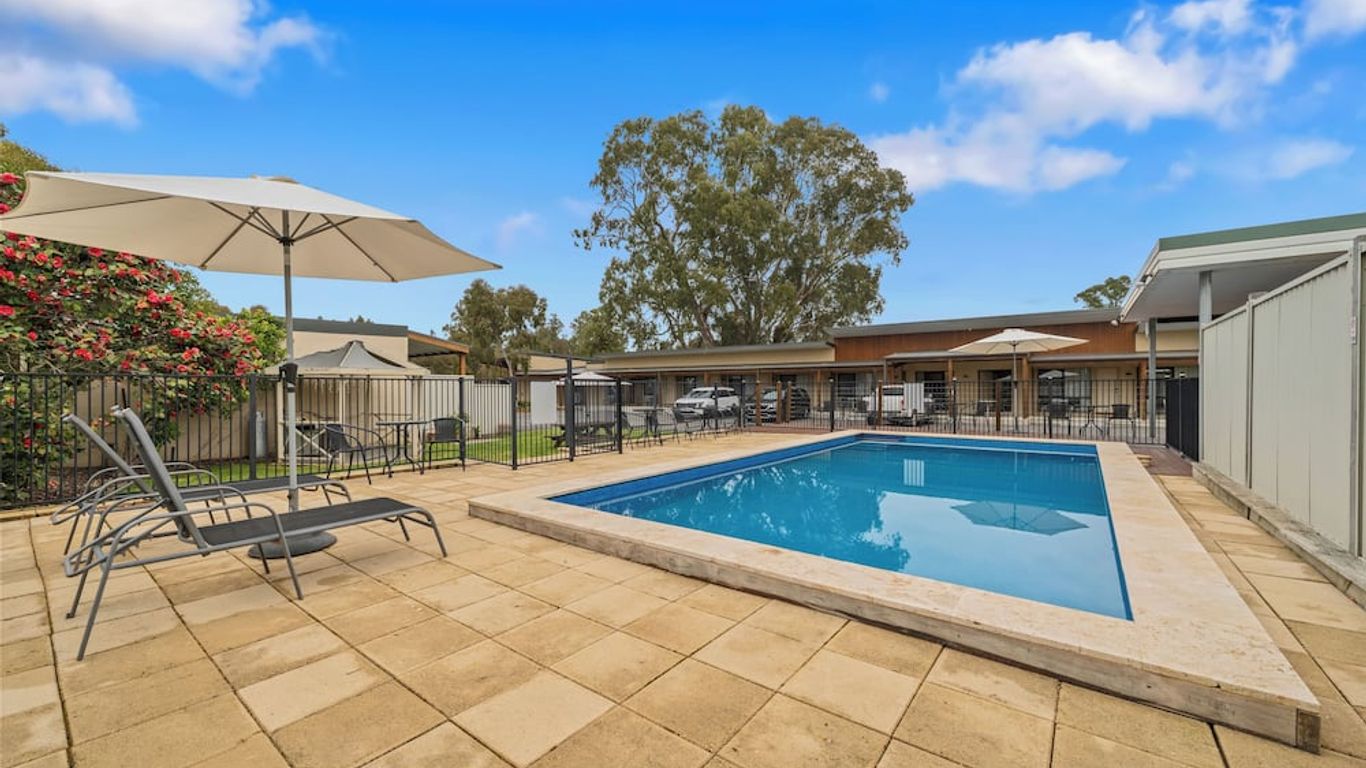 New Crossing Place Motel & Apartments