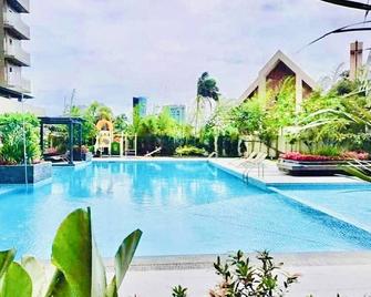 Charming 1-bedroom condo in delightful Davao City with WiFi, AC - Davao City - Pool