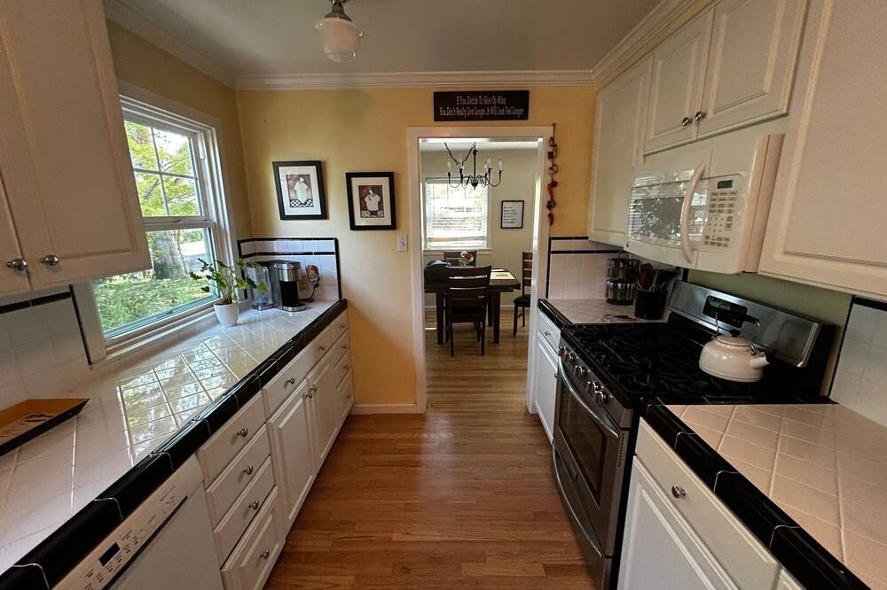 Charming 3-bedroom cottage in East Sacramento! - Sacramento - Cocina