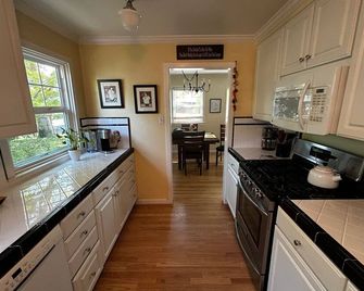 Charming 3-bedroom cottage in East Sacramento! - Sacramento - Cocina