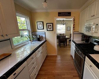 Charming 3-bedroom cottage in East Sacramento! - Sacramento - Cocina