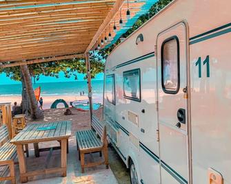 Beach House Camp - Jomtien - Патіо