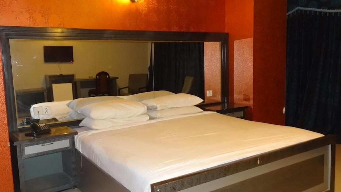 هوتل سكاي تاور