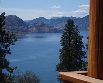 Pinewood Guesthouse - Peachland - Balcony