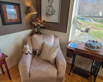Seaweed And Sod Farm Bed And Breakfast - Kempt Head - Wohnzimmer