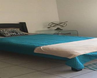Room In A House / Room At Home - San Antonio - Habitación