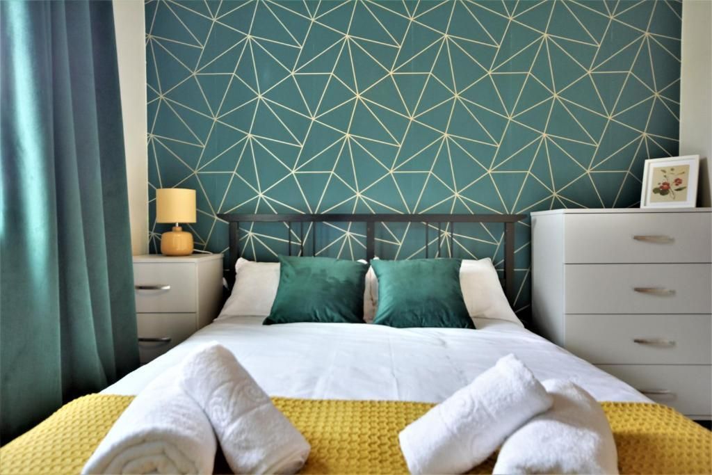 Manchester Townhouse By Bevolve - 4 Bedrooms - Free Parking - מנצ'סטר - חדר שינה