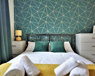 Manchester Townhouse By Bevolve - 4 Bedrooms - Free Parking - מנצ'סטר - חדר שינה