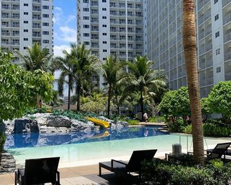 Cozy 1-bedroom apartment with WiFi, fitness room in fantastic Pasay - Pasay - Pool